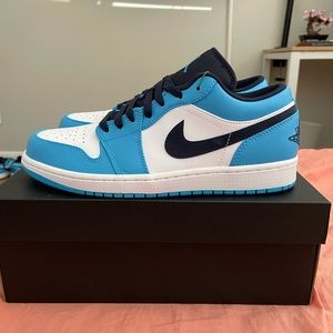 Jordan 1 low UNC (Mens size 9)